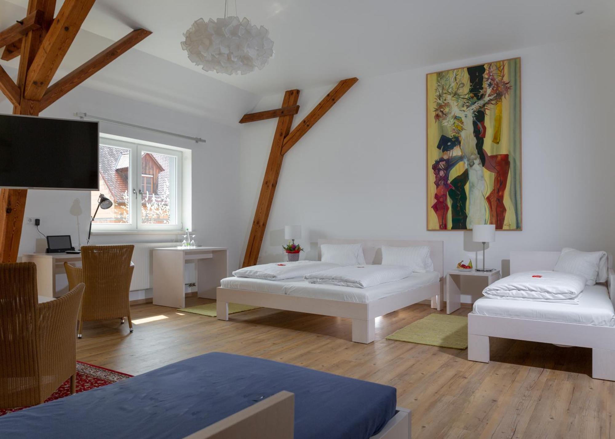 Hotel Gasthof Zum Storch Schluesselfeld Exterior photo